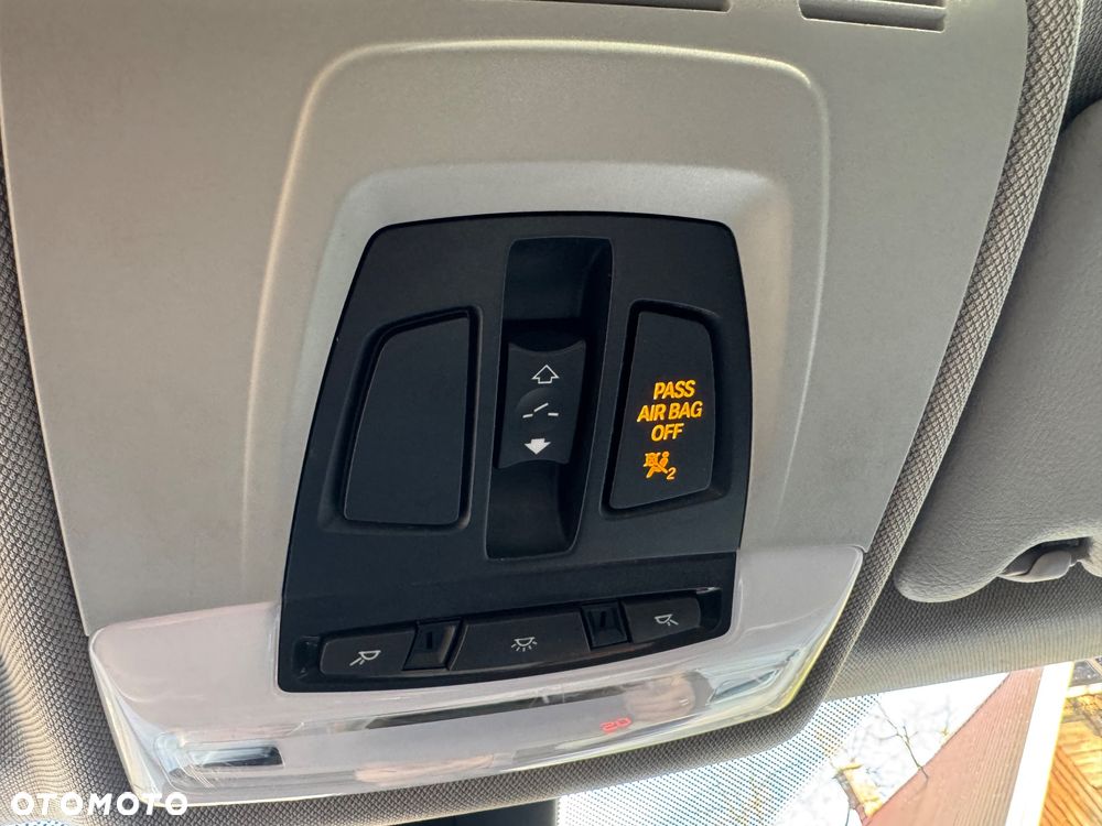 BMW Seria 3 328i xDrive Sport Line - 33