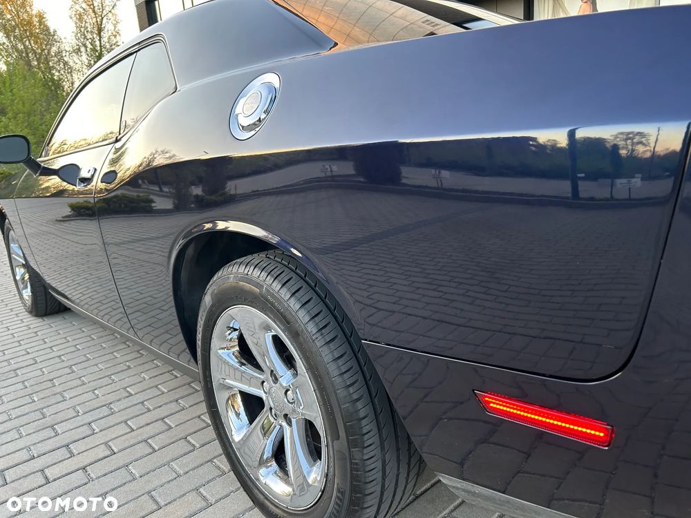 Dodge Challenger - 17