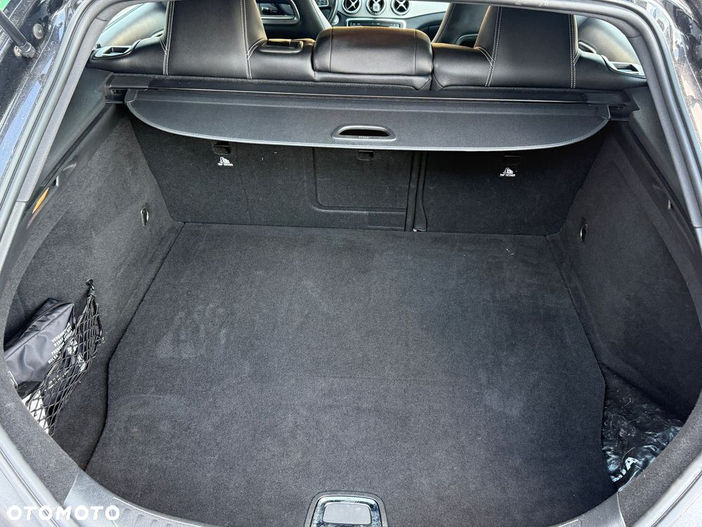 Mercedes-Benz CLA 200 Urban - 19