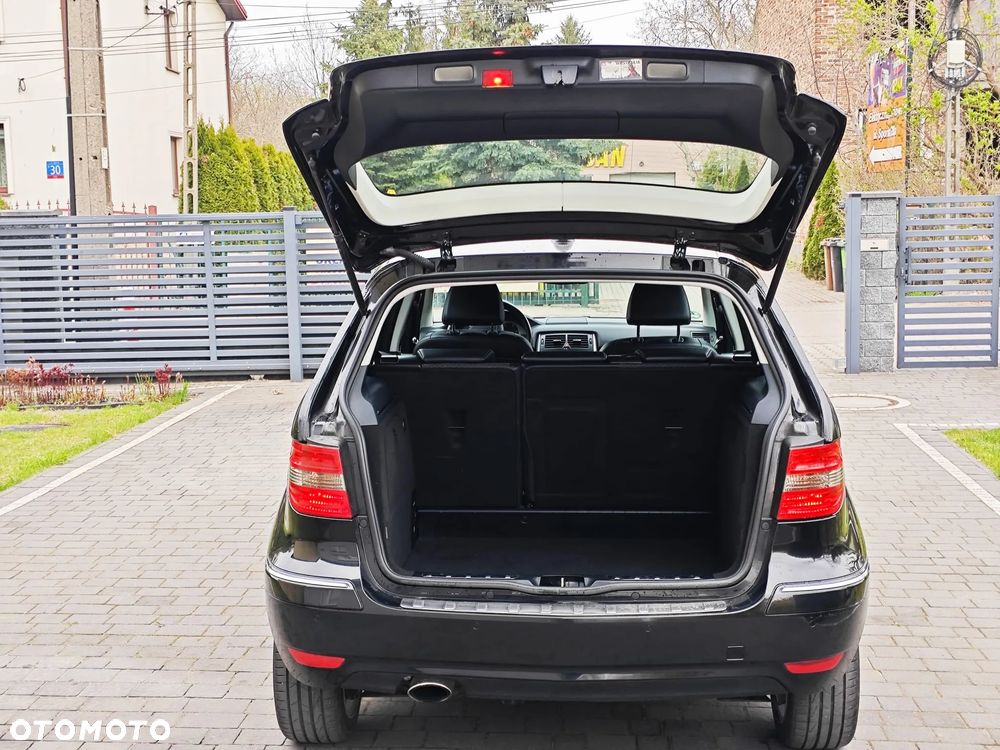 Mercedes-Benz Klasa B 200 CDI Special Edition - 21