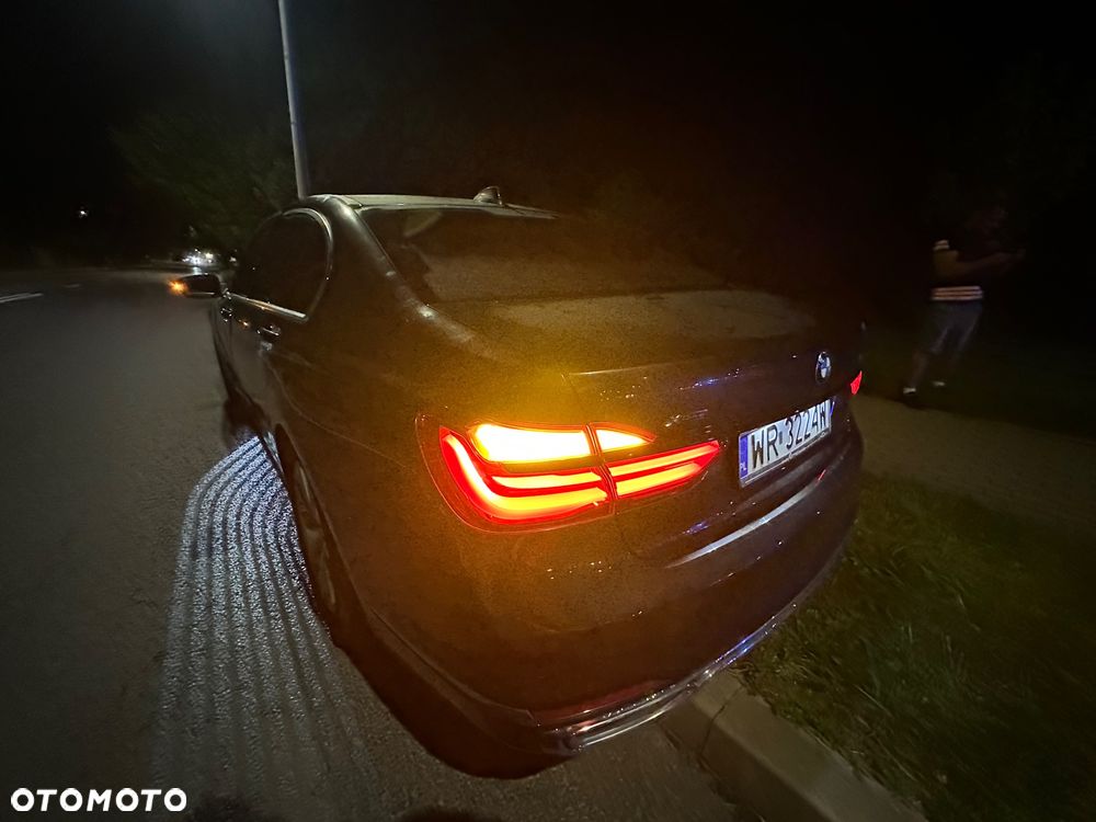 BMW Seria 7 740d xDrive - 23