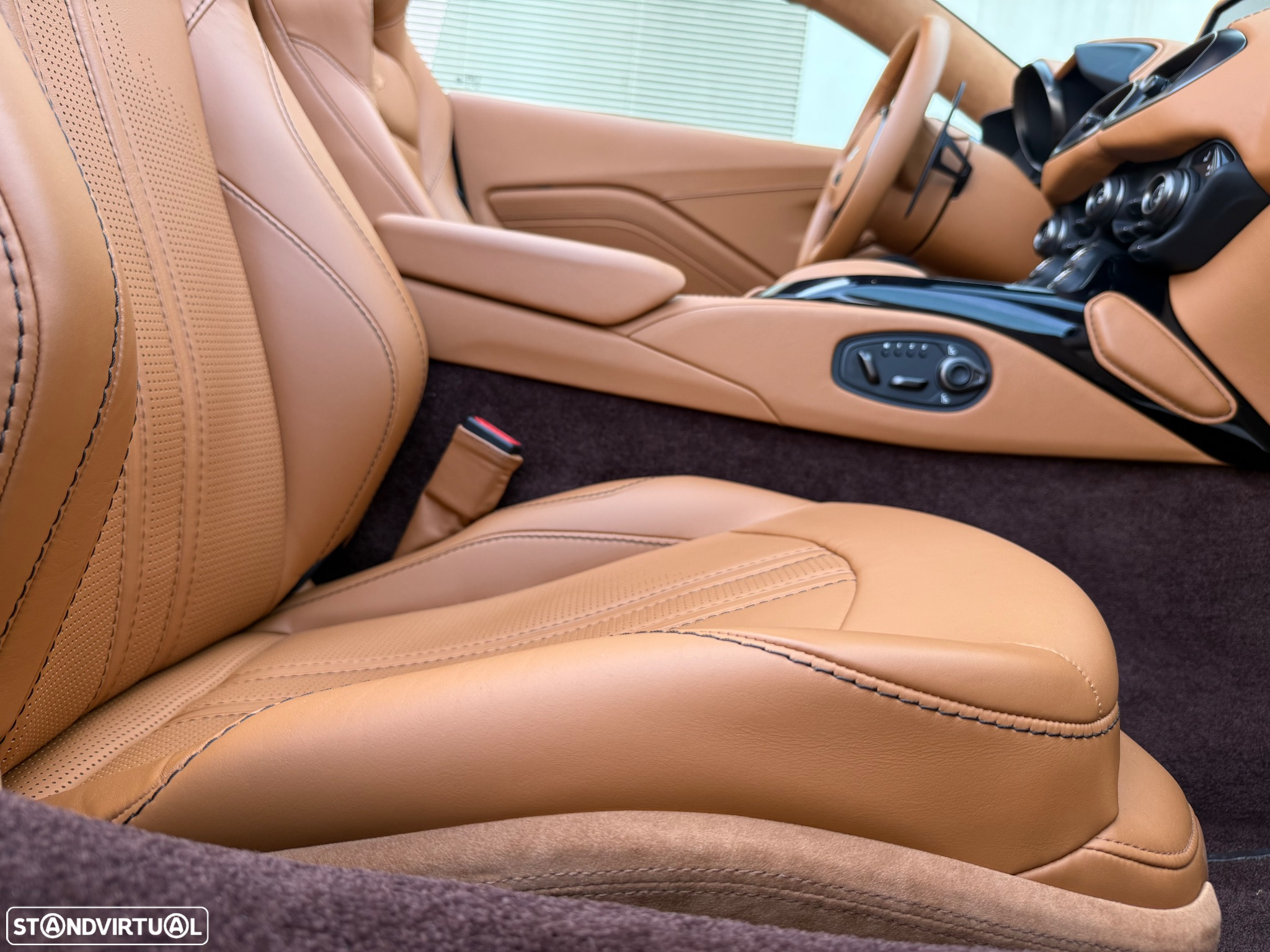 Aston Martin Vantage Roadster V8 - 48