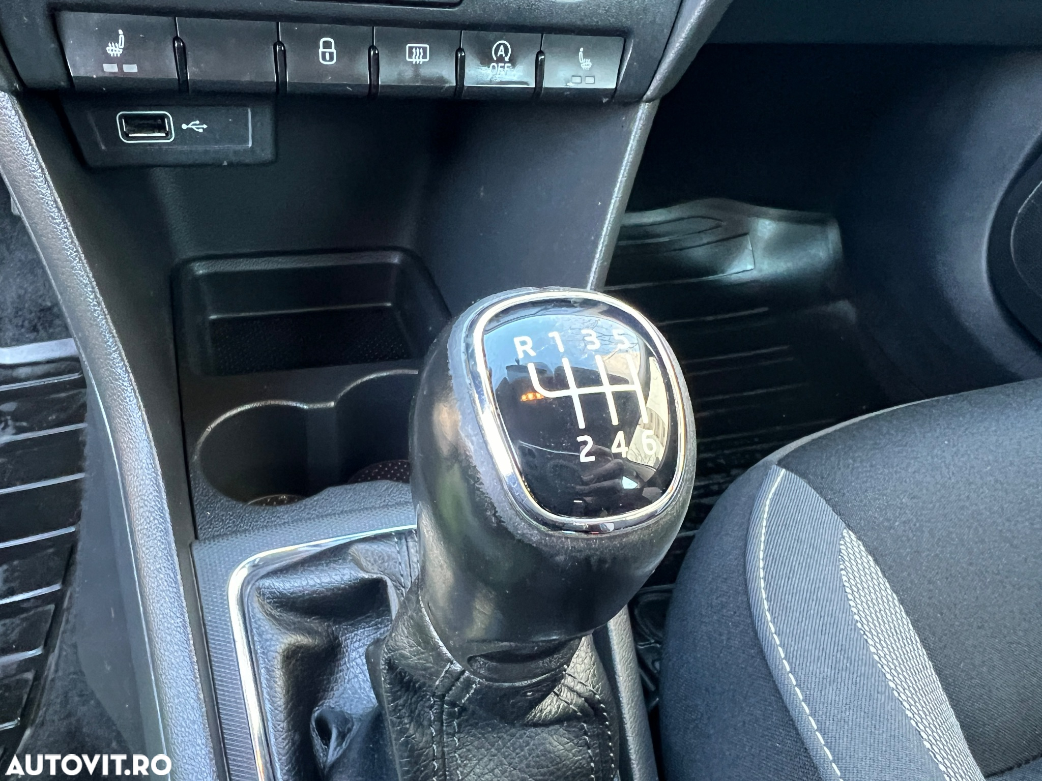 Skoda RAPID 1.0 TSI Style - 28