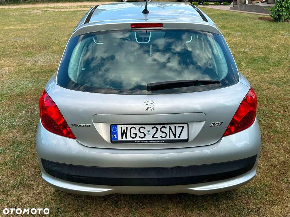 Peugeot 207 - 8