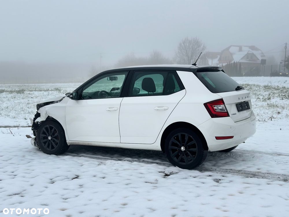 Skoda Fabia 1.0 Style Color - 11