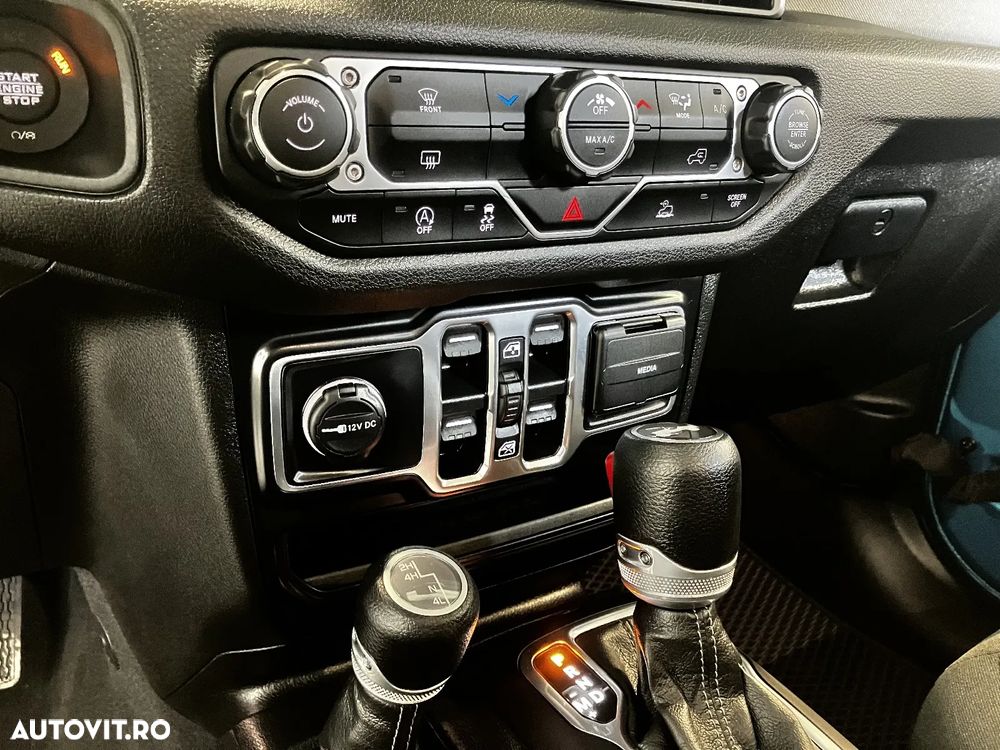 Jeep Wrangler - 10
