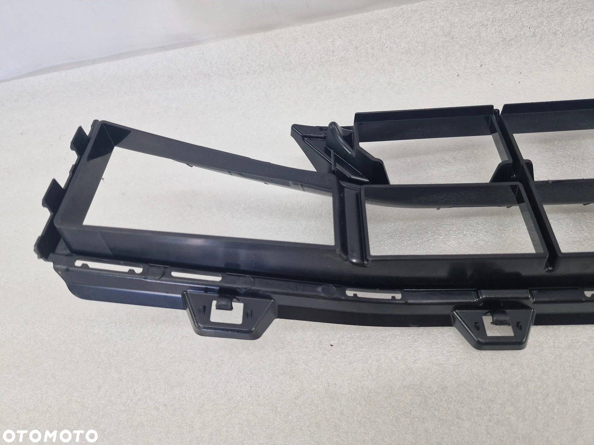 BMW 1 F40 SPORT 19- KRATKA ŚRODKOWA ZDERZAKA PRZEDNIEGO PRZÓD , NR 511117462937 / 17462937 / 211636 / 51117462936 / 7462936 ,  NR AUKCJI KR412 - 21