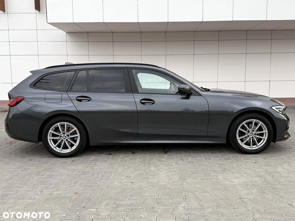 BMW Seria 3 318d Touring Advantage - 38
