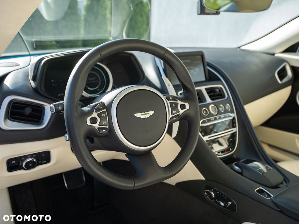 Aston Martin DB11 V12 AMR - 17