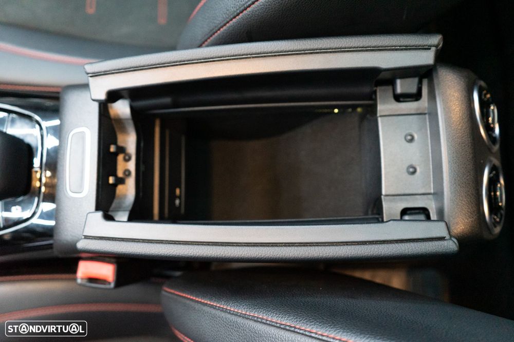 Mercedes-Benz A 35 AMG 4Matic - 42