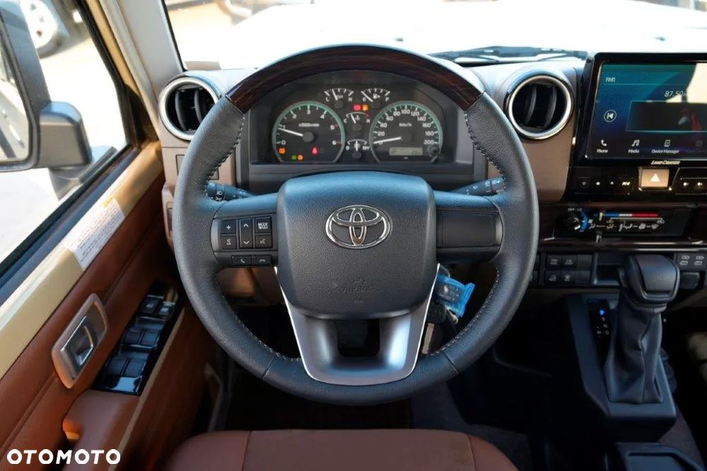 Toyota Land Cruiser - 16