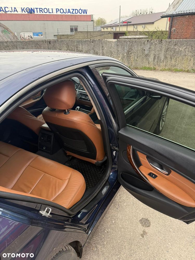 BMW Seria 3 328i Luxury Line - 19