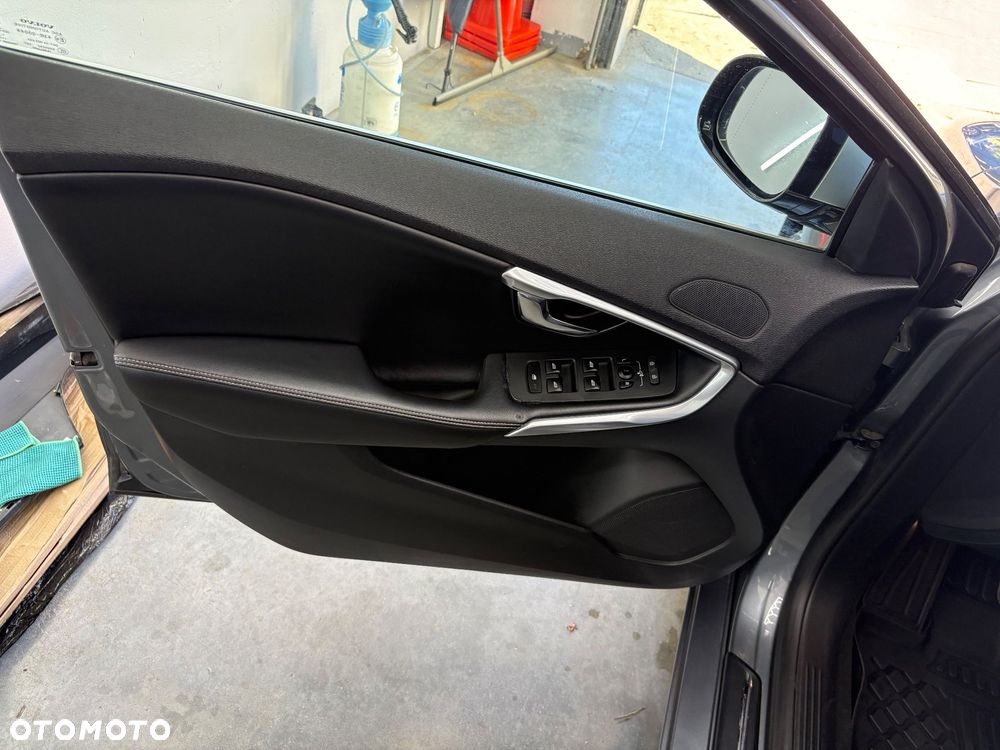 Volvo V40 D4 RDesign - 18