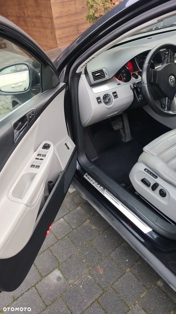 Volkswagen Passat 3.2 V6 FSI 4Mot Comfortline DSG - 4