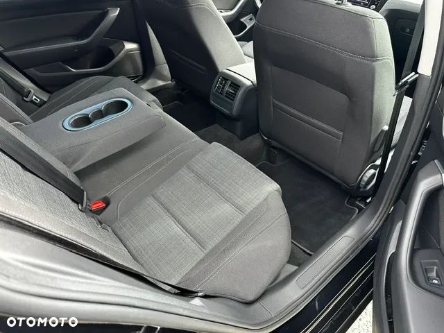 Volkswagen Passat - 25