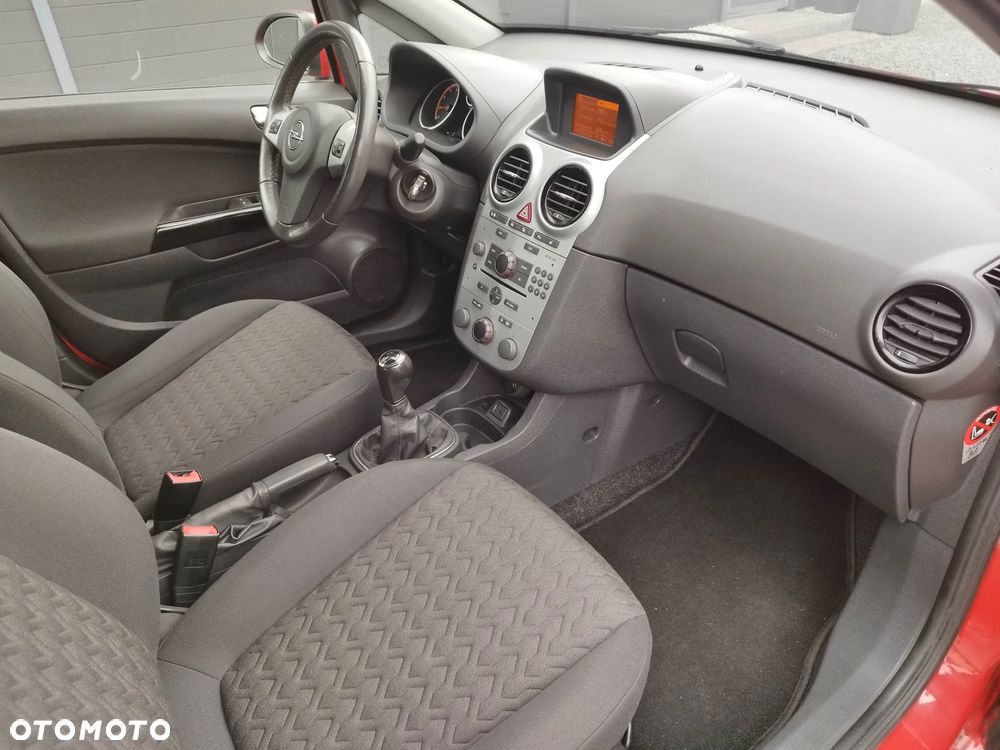 Opel Corsa 1.4 16V Innovation - 24