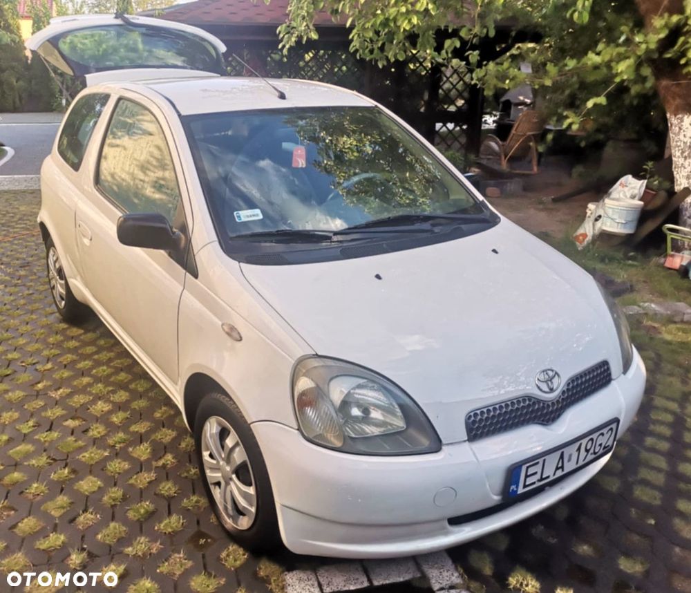 Toyota Yaris 1.0 Base - 1