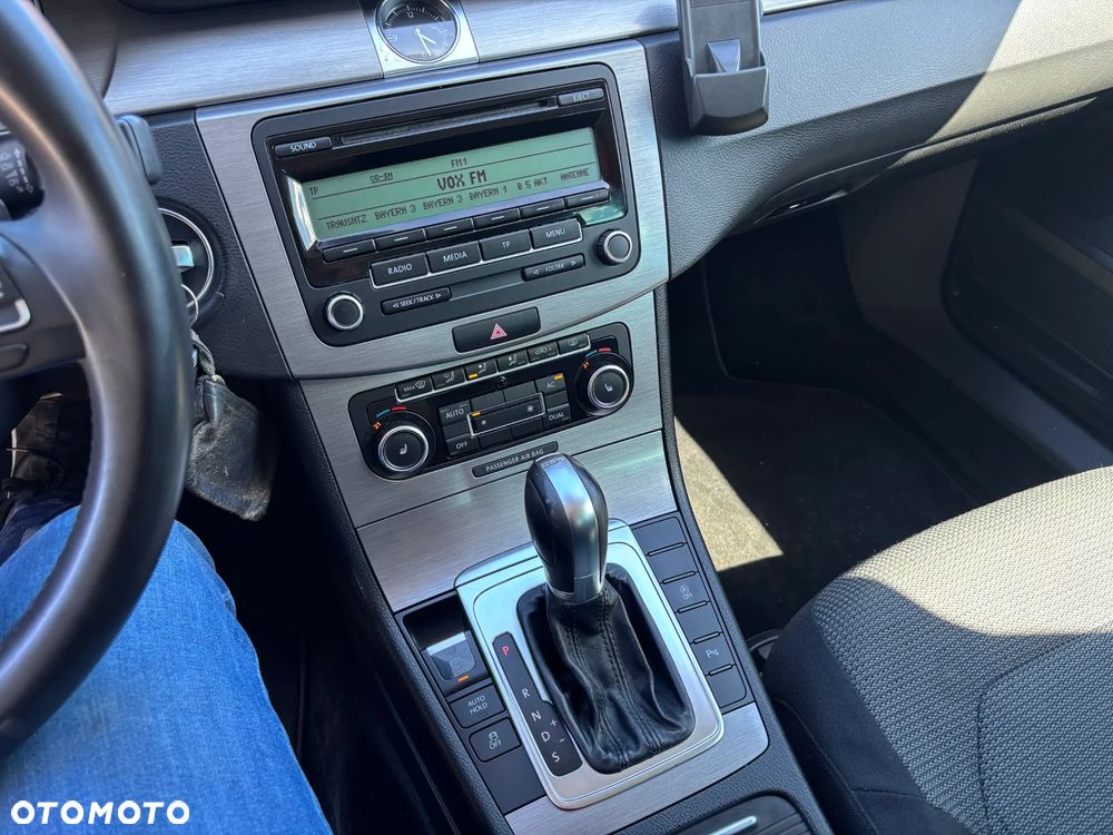 Volkswagen Passat 2.0 TDI DSG BlueMotion Technology Business Edition - 24