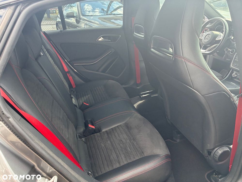 Mercedes-Benz CLA 250 4Matic 7G-DCT Sport - 18