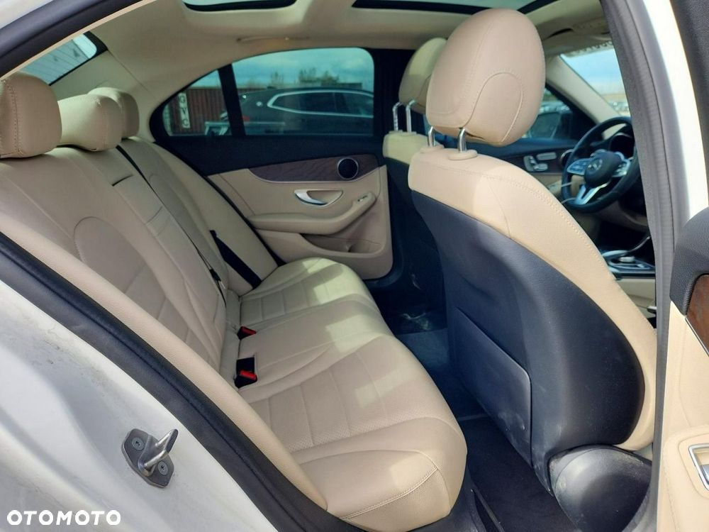 Mercedes-Benz Klasa C 300 4Matic 9G-TRONIC AMG Line - 10