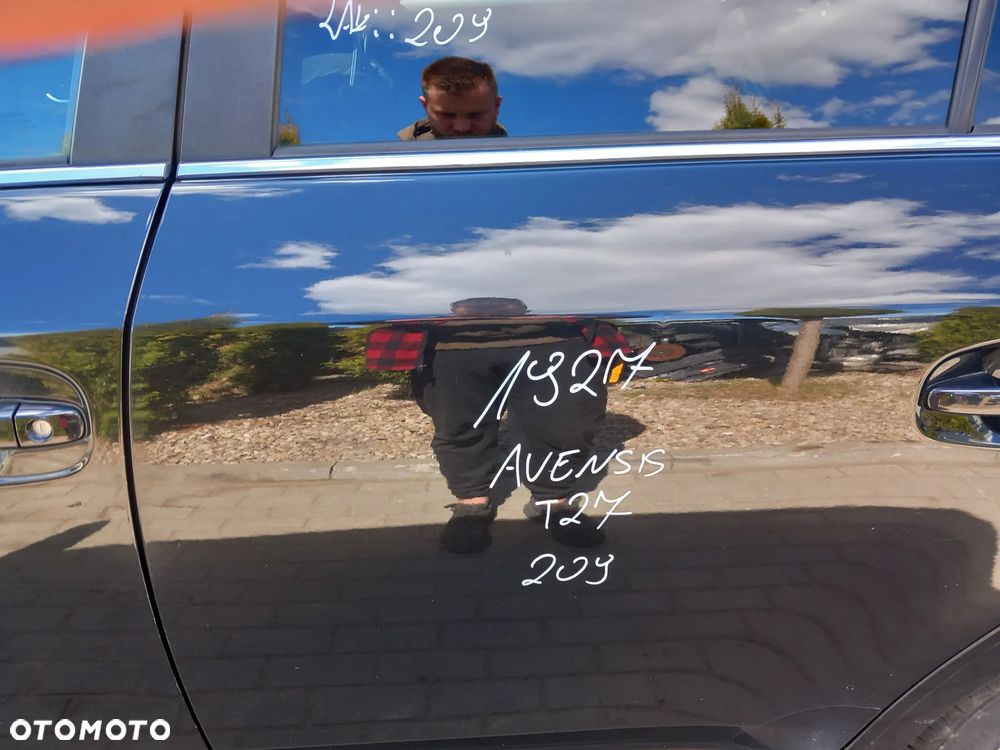 TOYOTA AVENSIS T27 DRZWI LEWE TYLNE LEWY TYŁ KOMBI KOLOR: 209 - 2