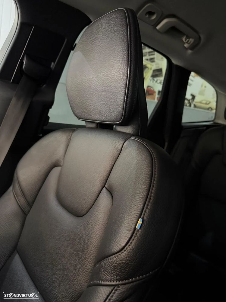 Volvo XC 60 2.0 D4 Inscription AWD Geartronic - 33