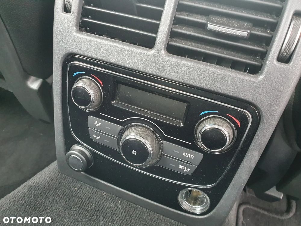 Jaguar XF 20d R-Sport - 8