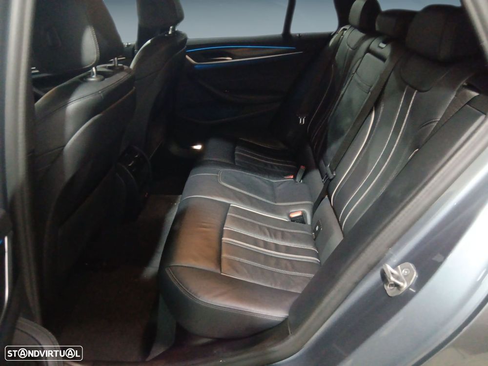 BMW 520 e Pack M - 12