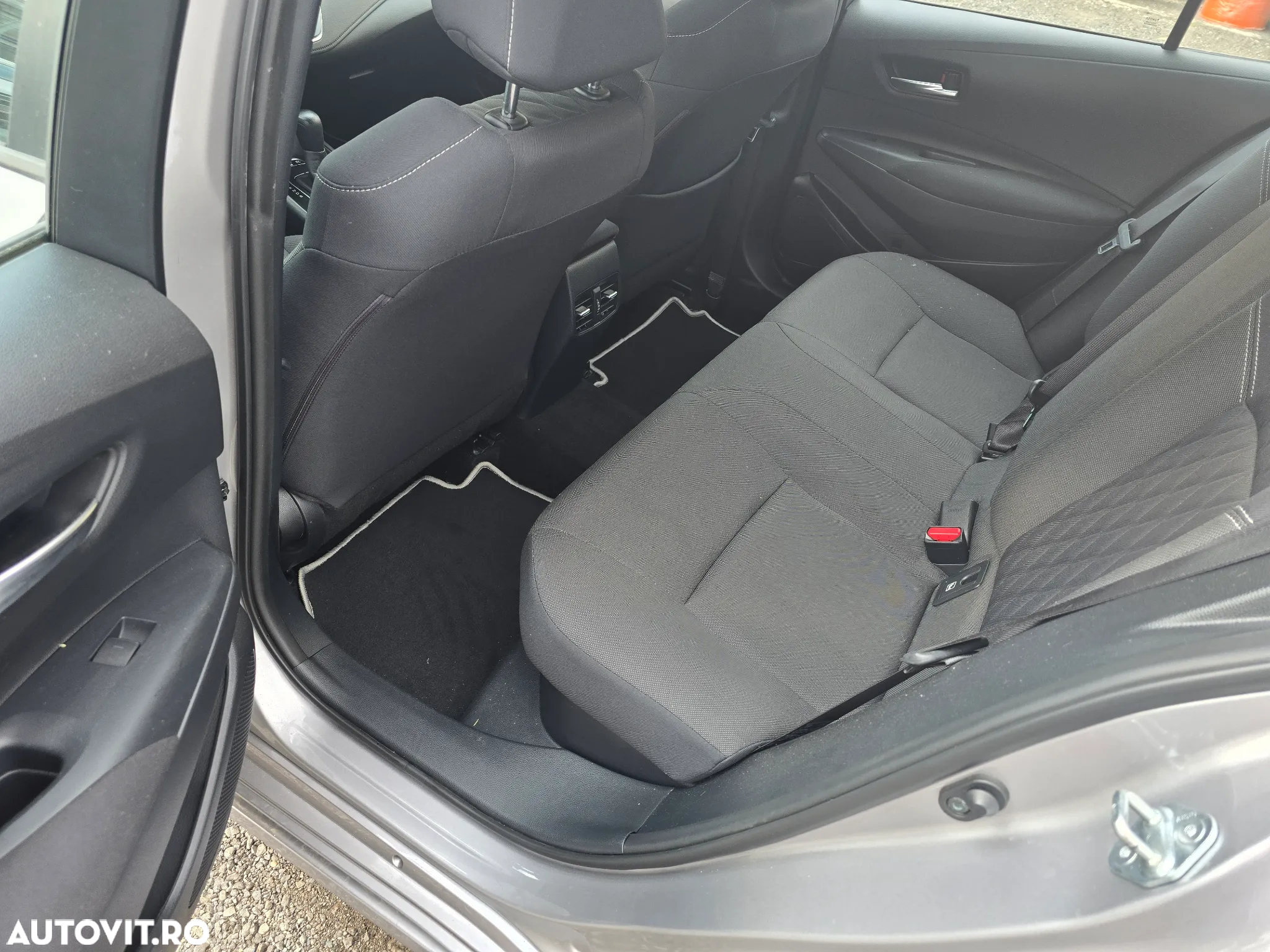 Toyota Corolla 1.8 HSD Business - 9