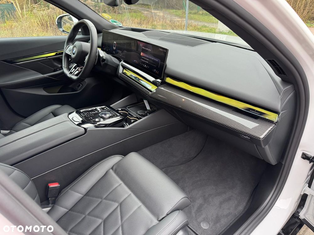 BMW Seria 5 520d - 32