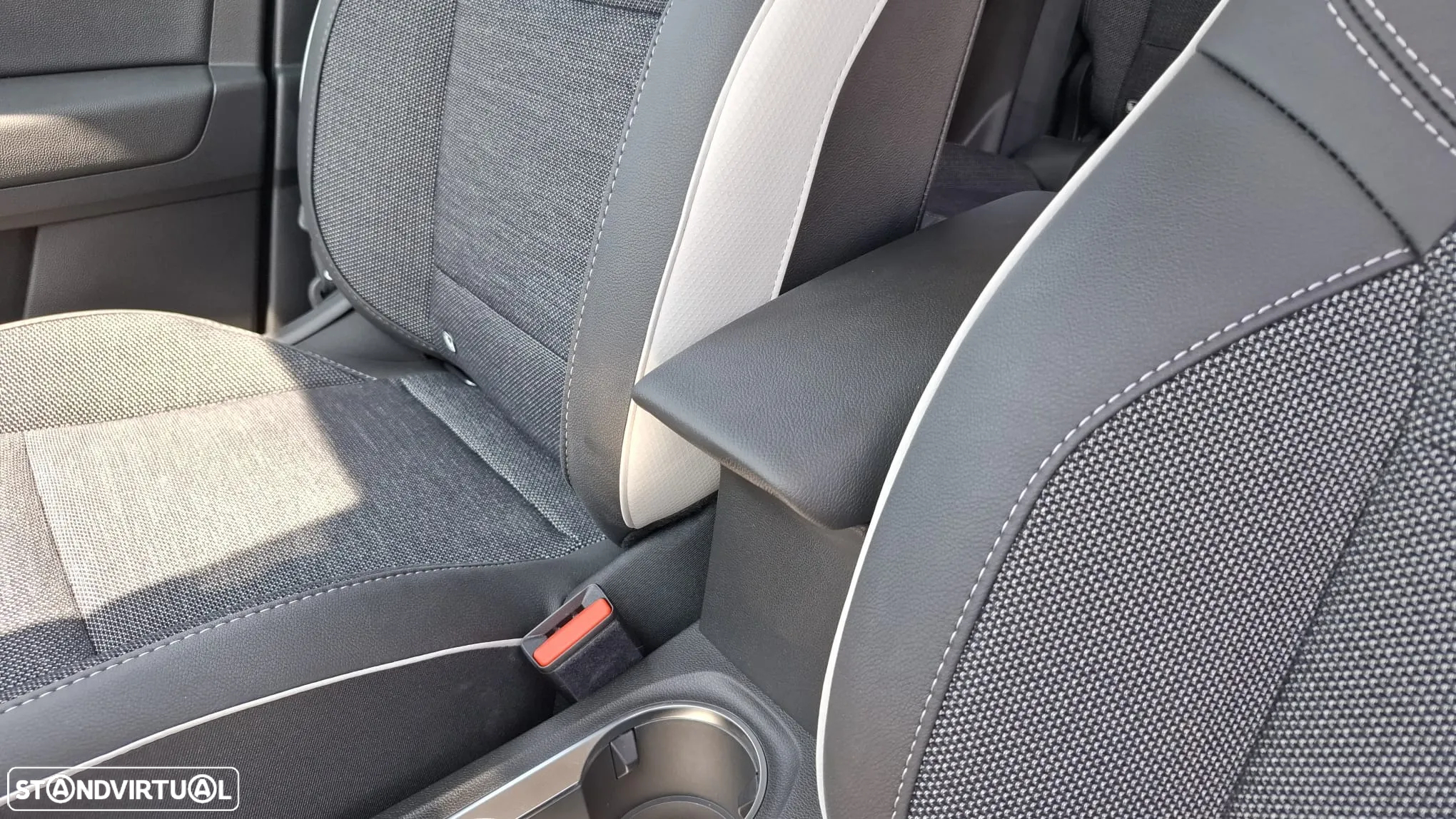 Renault Captur 1.0 TCe Techno Bi-Fuel - 26