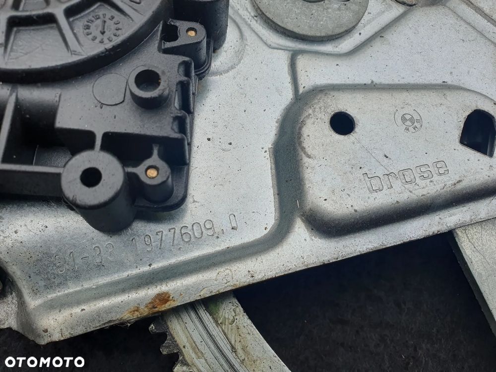 BMW E36 PODNOŚNIK SZYBY LEWY PRZÓD 1977609 8360977 - 2