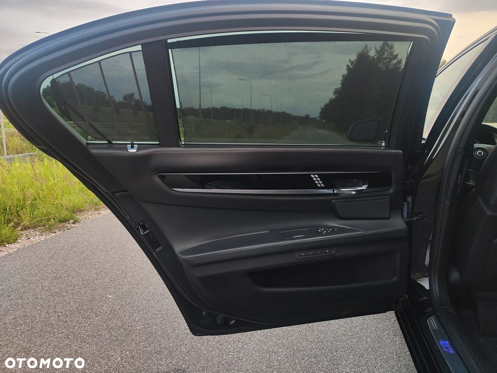 BMW Seria 7 - 37