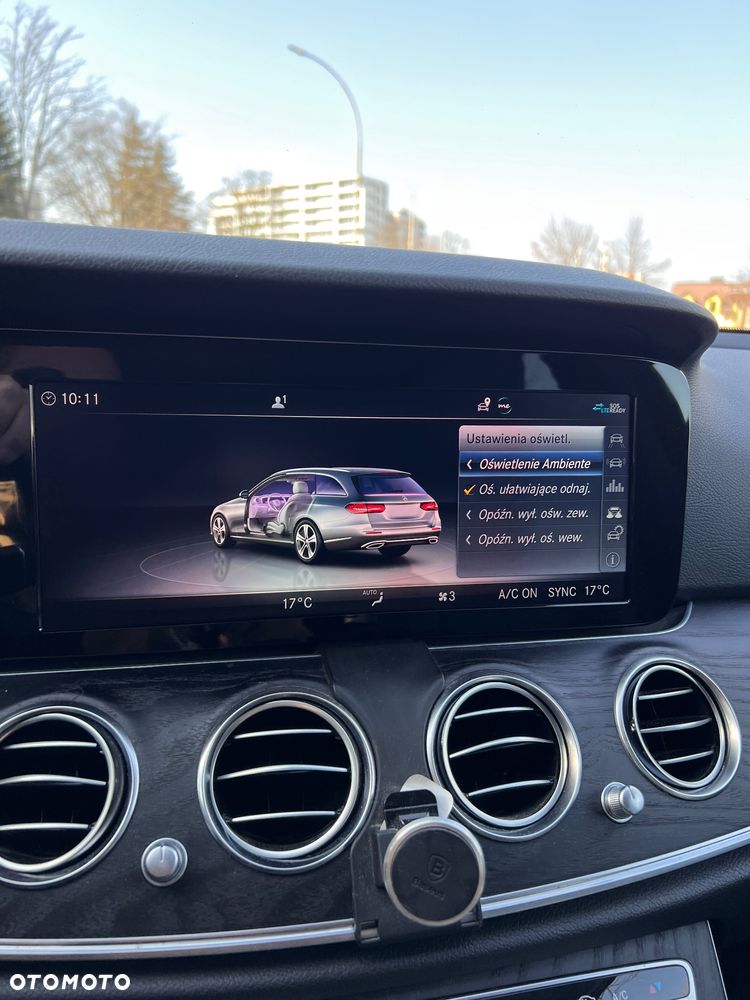 Mercedes-Benz Klasa E 220 d 4-Matic 9G-TRONIC - 36