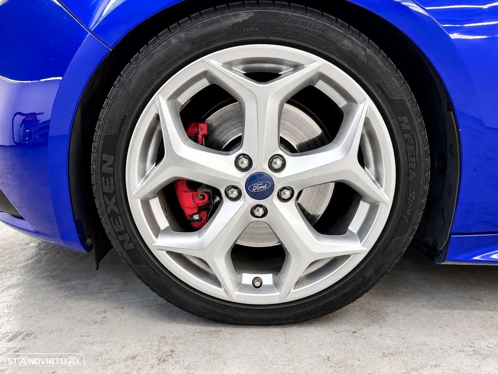 Ford Focus 2.0 EcoBoost ST c/ Pack Pele Desportiva - 11