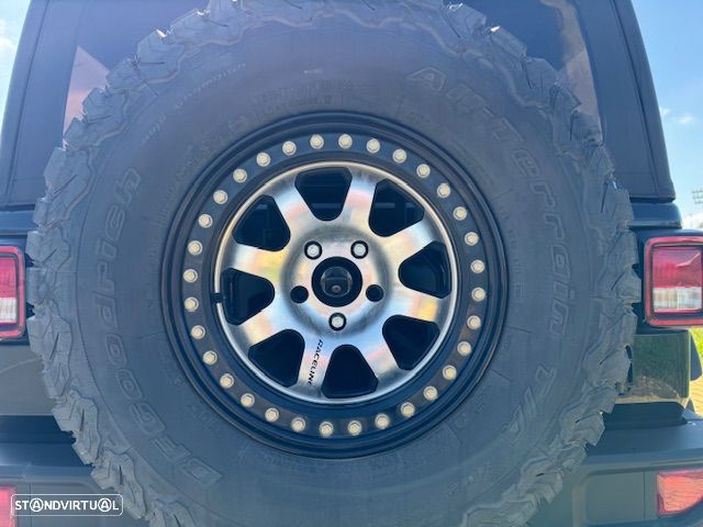 Jeep Wrangler - 5