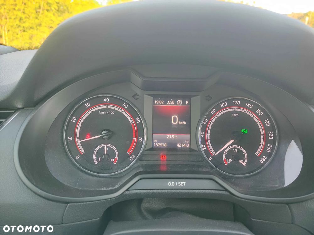 Skoda Octavia 2.0 TSI DSG RS - 8