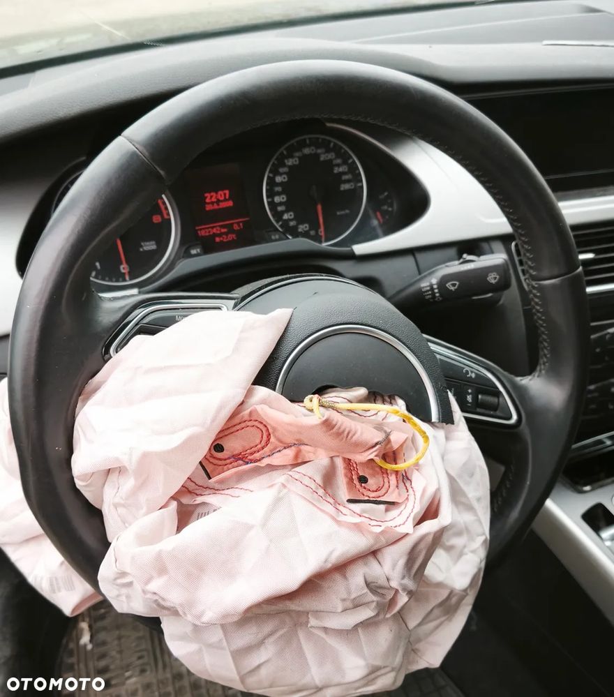 AUDI A4 B8 08r KIEROWNICA SKÓRA SKÓRZANA TRÓJRAMIENNA - 1