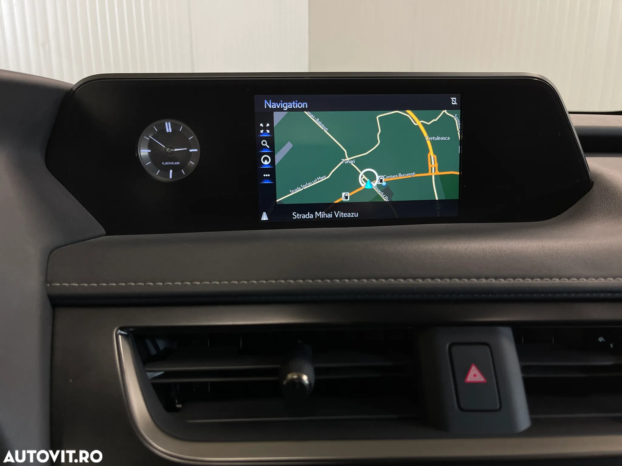 Lexus UX 250h 2.0L HEV 20H- (178 HP) 4X2 CVT Business - 14