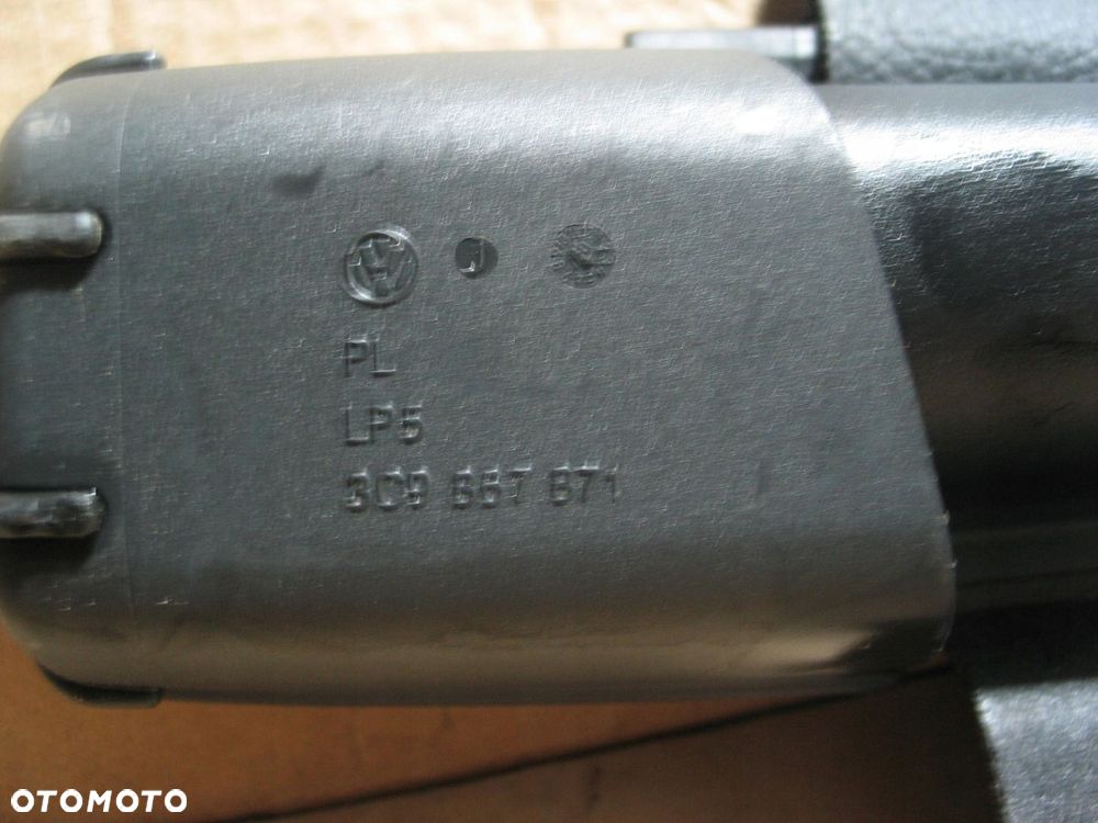 roleta bagaznika vw passat b6 czarna 3C9867871 - 8