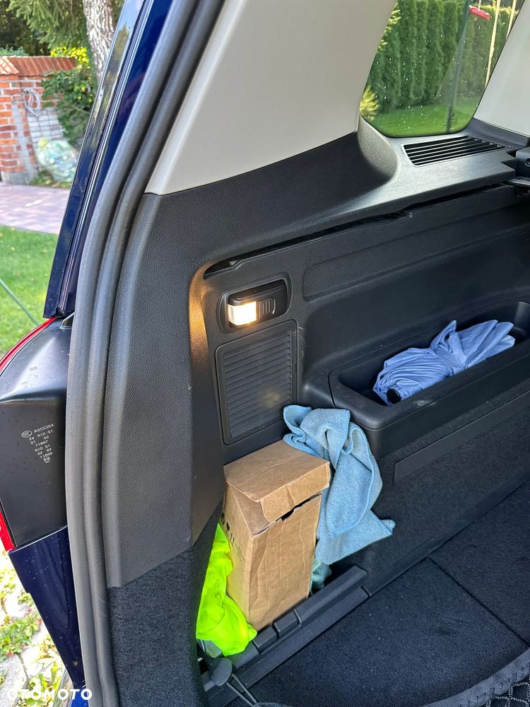 Volkswagen Touran - 16