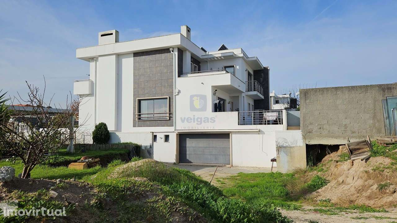 Moradia T4 a 5 minutos do Centro de Caldas da Rainha - Grande imagem: 2/34