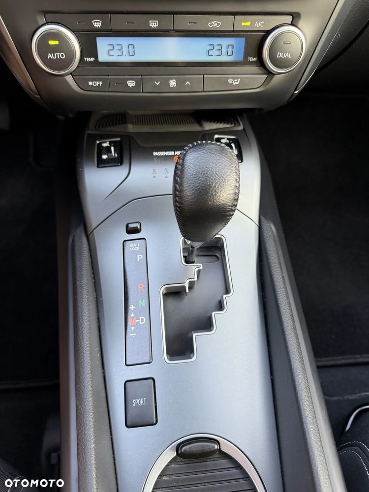 Toyota Avensis 1.8 Premium MS - 31