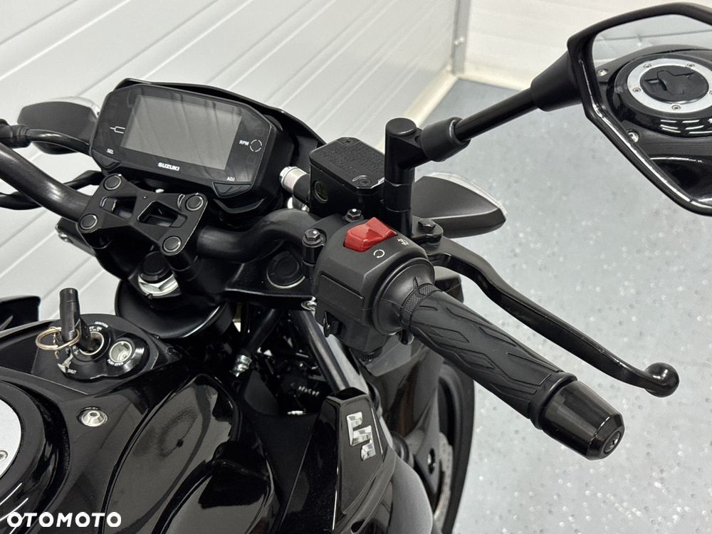 Suzuki GSX - 14