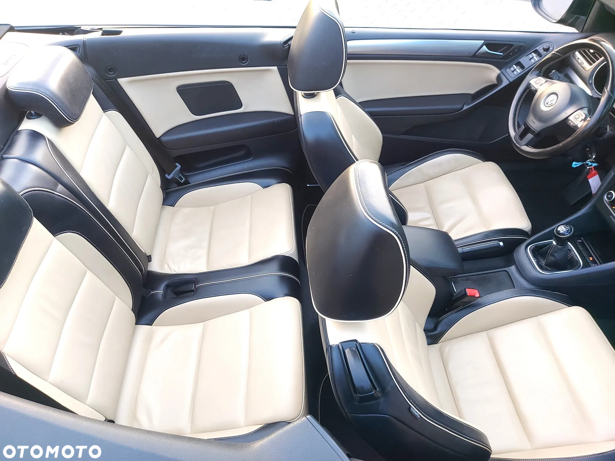 Volkswagen Golf Cabrio 2.0 TDI BlueMotion Technology Exclusive - 33