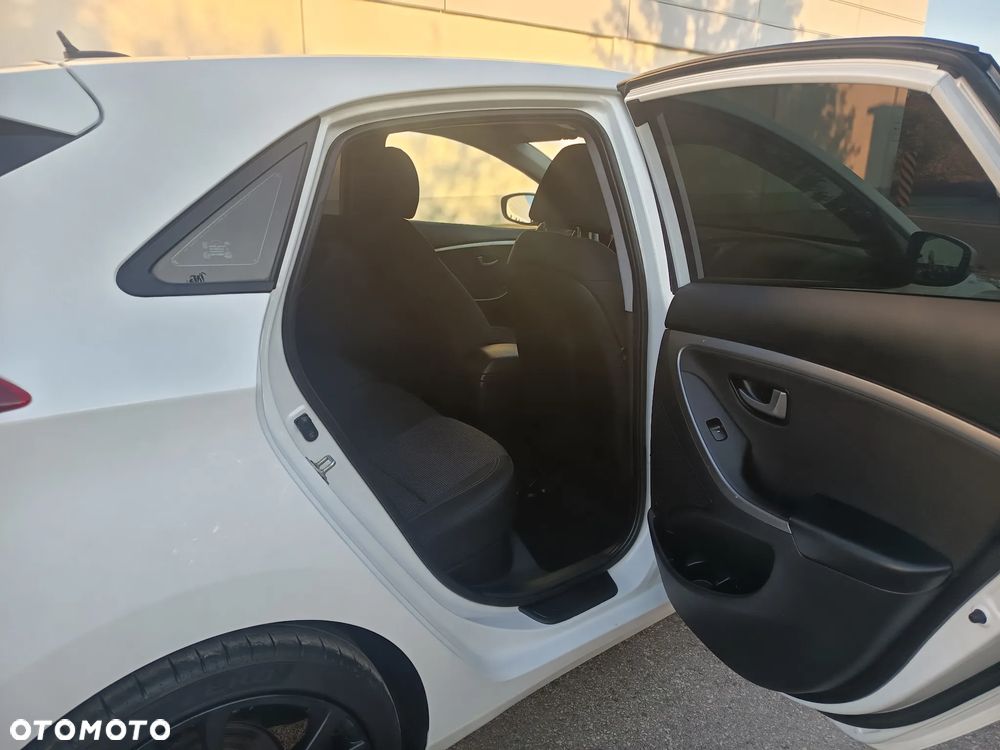 Hyundai i30 blue 1.4 Style - 30