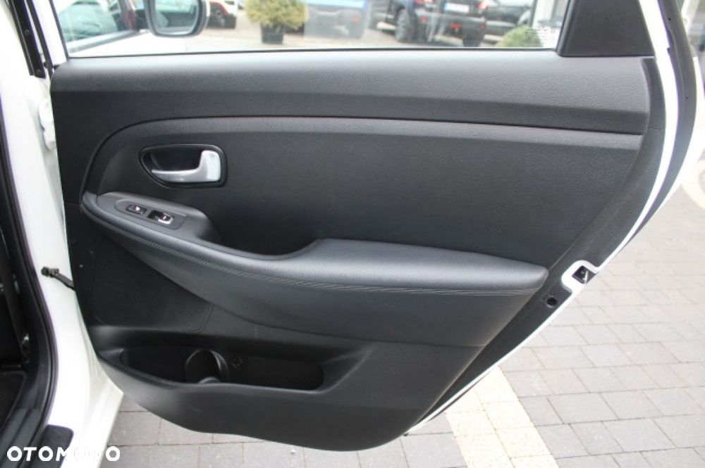 Kia Carens - 30