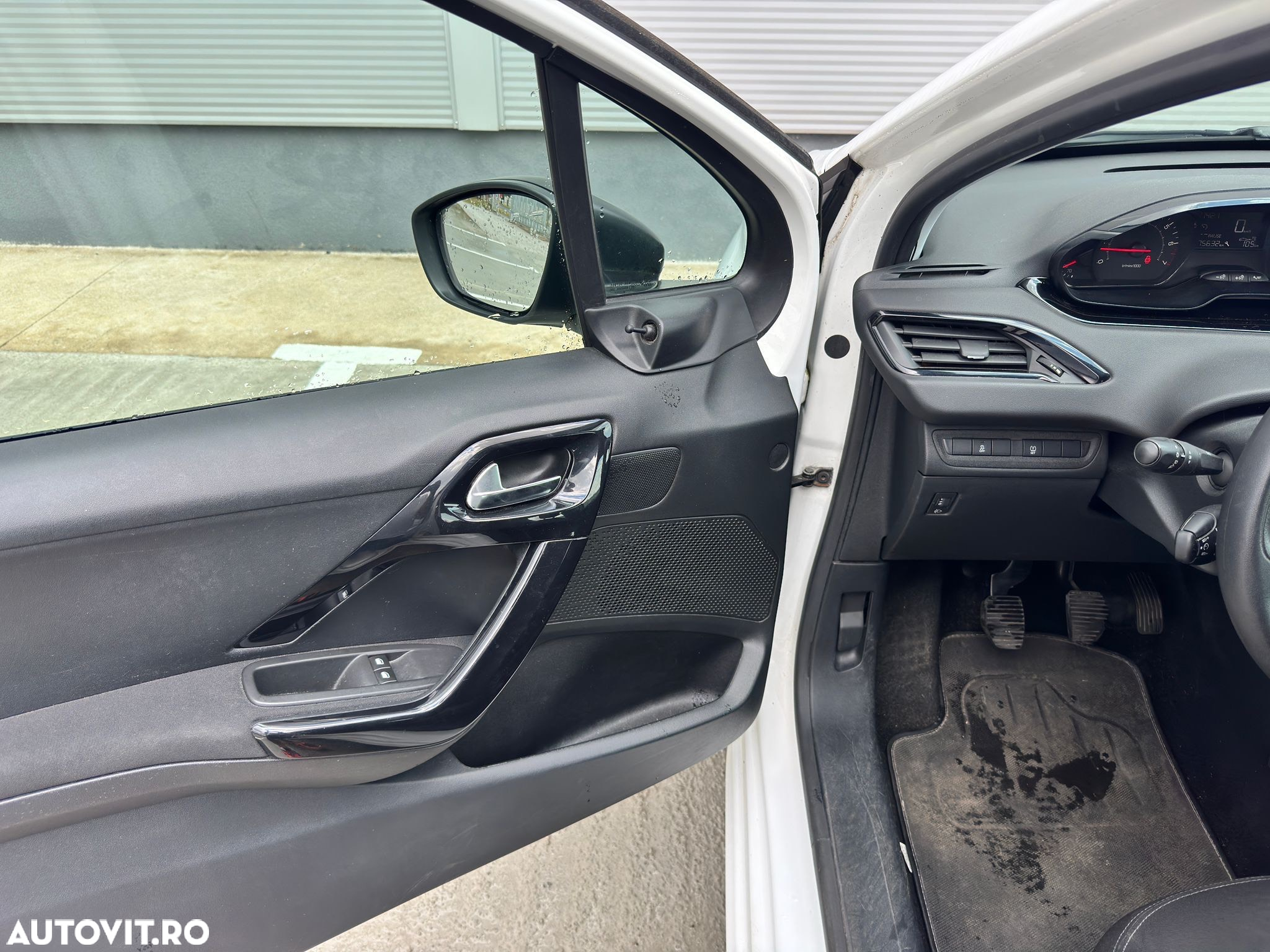 Peugeot 208 1.0 L PureTech Access - 13