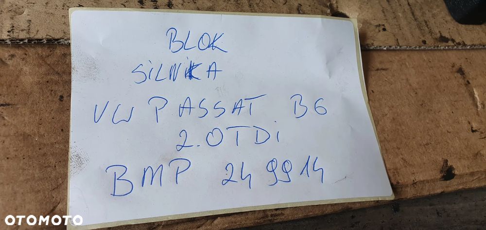 Silnik blok silnika słupek dół VW Passat B6 2.0 TDI BMP 03G103021R - 10