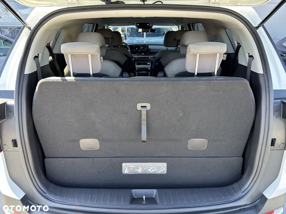 Kia Carnival - 38